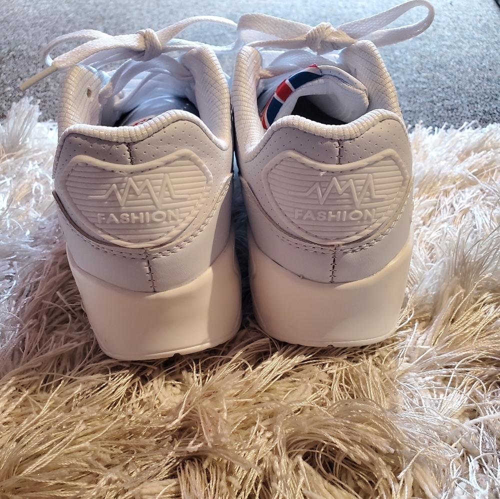 Shoes - Picture 3 of 4